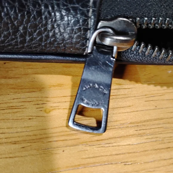 Coach Black Pebbled Leather Camera Bag - Picture 3 of 7